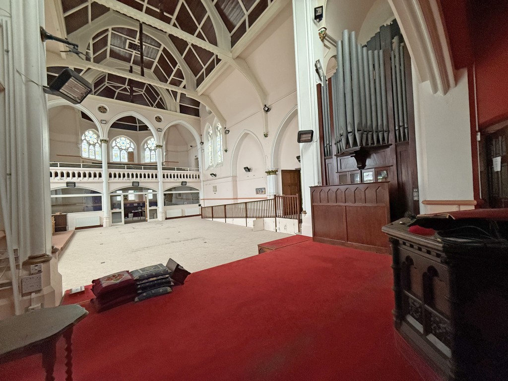 Lot: 14 - FORMER CHURCH - Raised area with Organ